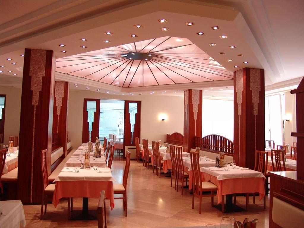 Hotel Excelsior Cervia Buitenkant foto