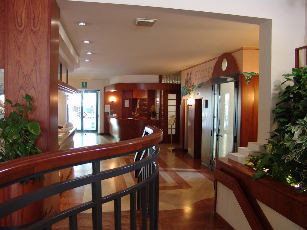 Hotel Excelsior Cervia Buitenkant foto
