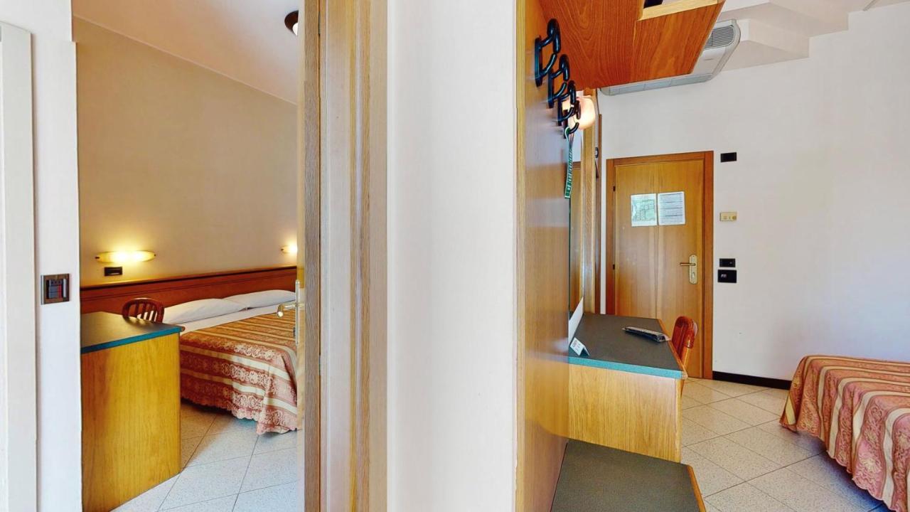 Hotel Excelsior Cervia Buitenkant foto