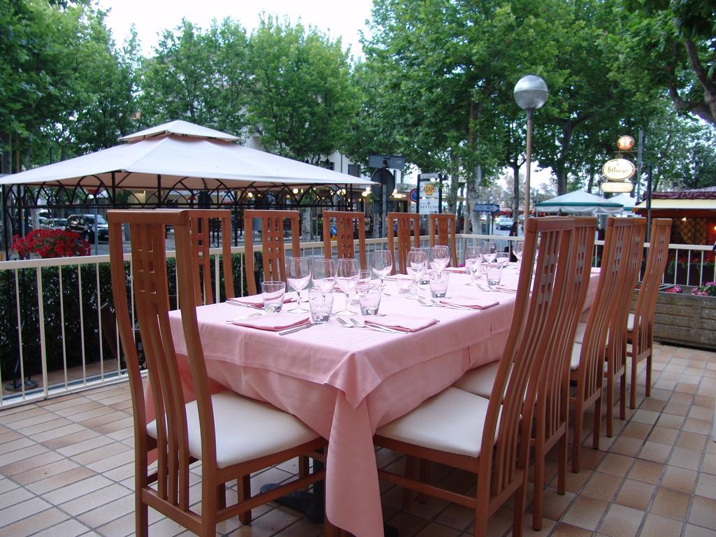 Hotel Excelsior Cervia Buitenkant foto