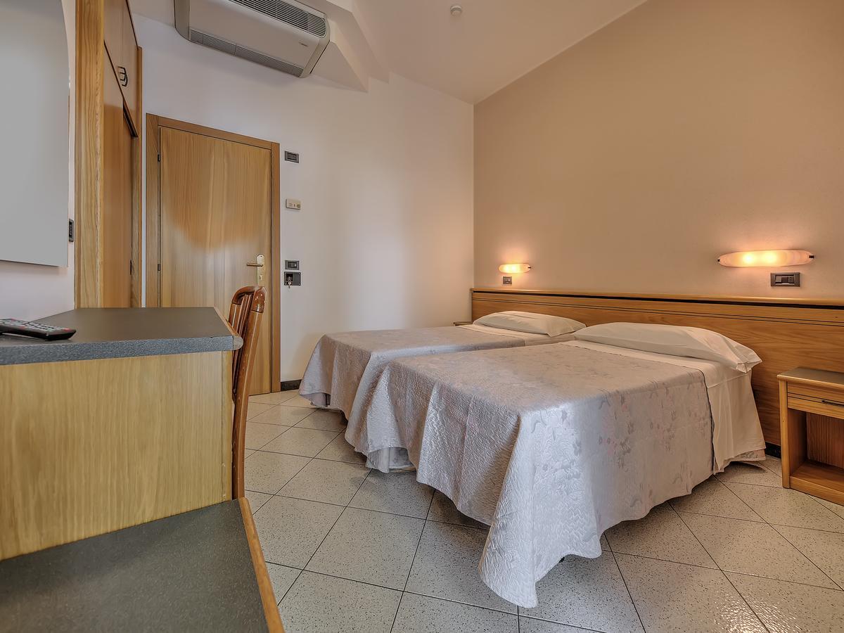 Hotel Excelsior Cervia Buitenkant foto